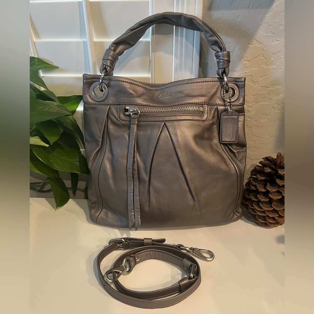 Authentic Coach Leather Hobo bag w/Crossbody Strap in Silver. #F13411